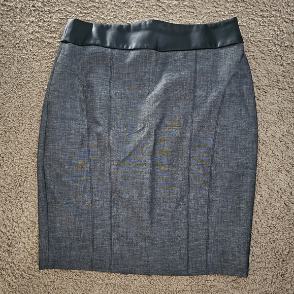 Express Grey Skirt Suit in SZ 10 - Picture 3 of 14